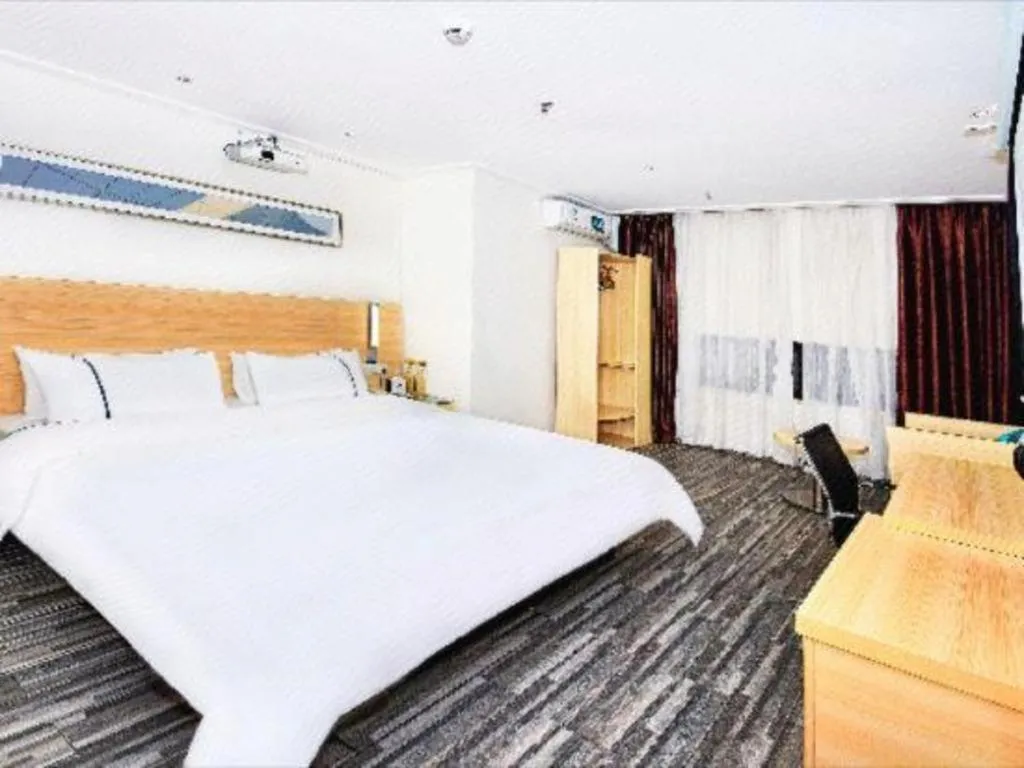 Bed in City Comfort Inn Guangzhou Zengcheng Wanda Plaza Metro Station