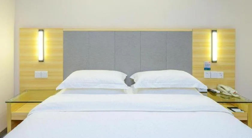Bed in City Comfort Inn Chongqing Yangjiaping Pedestrian Street the MixC