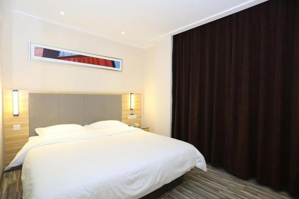 Bed in City Comfort Inn Hotel Zhangjiajie Railway Station Tianmen Mountain Cableway Station