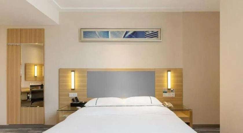 Bed in City Comfort Inn Hotel Zhangjiajie Railway Station Tianmen Mountain Cableway Station