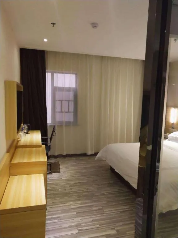 Bed in City Comfort Inn Hotel Zhangjiajie Railway Station Tianmen Mountain Cableway Station