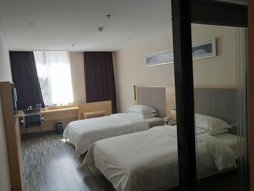 Bed in City Comfort Inn Hotel Zhangjiajie Railway Station Tianmen Mountain Cableway Station