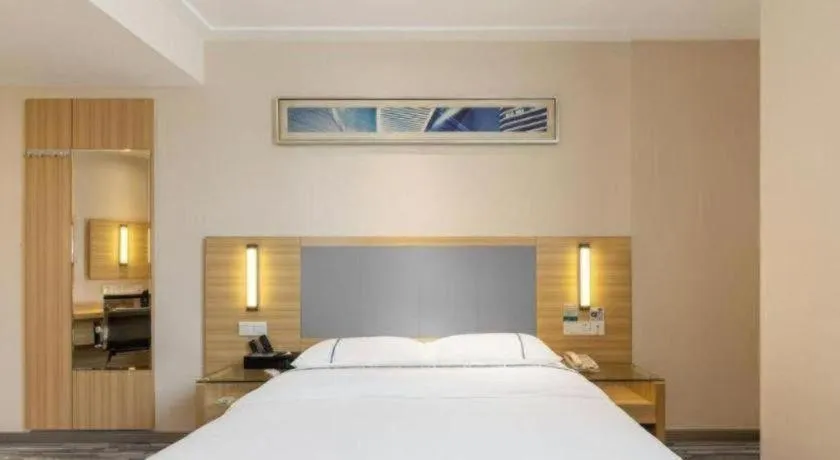 Bed in City Comfort Inn Hotel Zhangjiajie Railway Station Tianmen Mountain Cableway Station