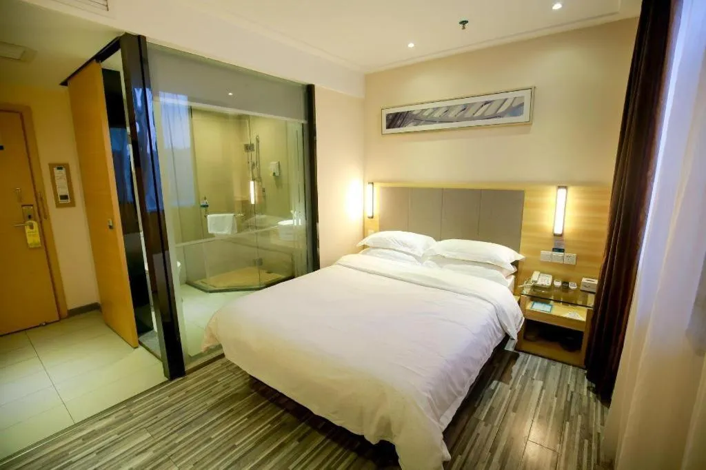 Bed in City Comfort Inn Hotel Zhangjiajie Railway Station Tianmen Mountain Cableway Station