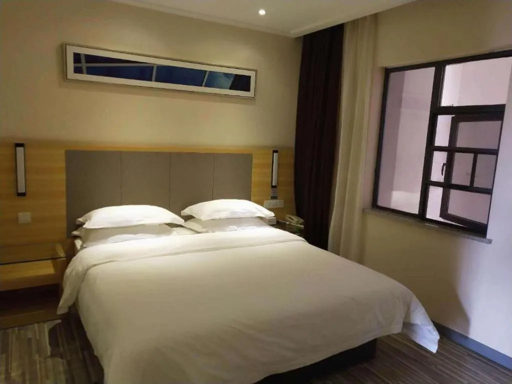 Bed in City Comfort Inn Hotel Zhangjiajie Railway Station Tianmen Mountain Cableway Station