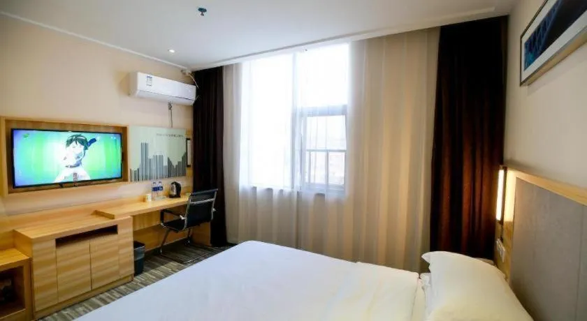 Bed in City Comfort Inn Hotel Zhangjiajie Railway Station Tianmen Mountain Cableway Station