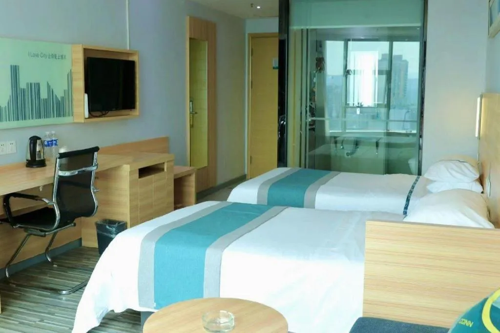 Bed in City Comfort Inn Chongqing Lianglukou Metro Station