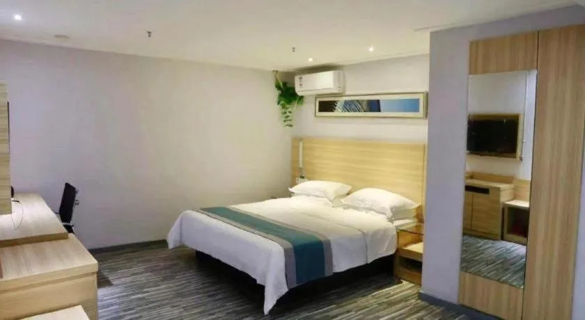 Bed in City Comfort Inn Chongqing Lianglukou Metro Station