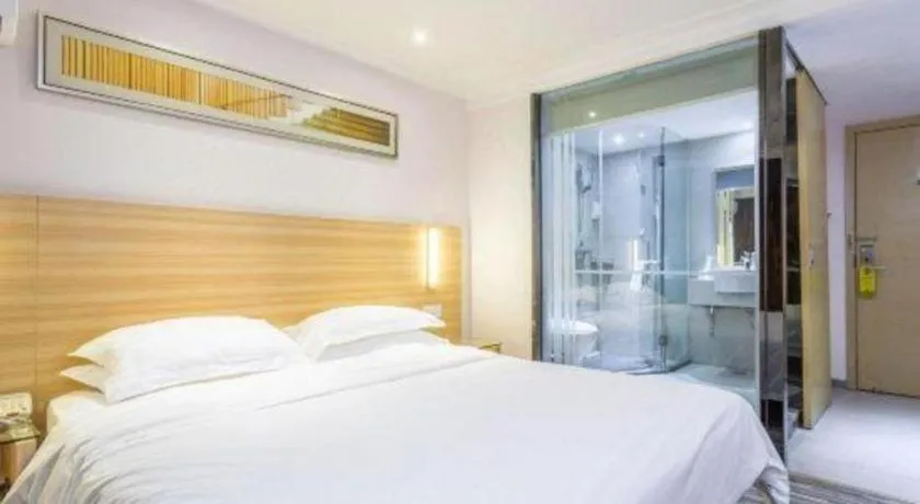 Bed in City Comfort Inn Chongqing Lianglukou Metro Station