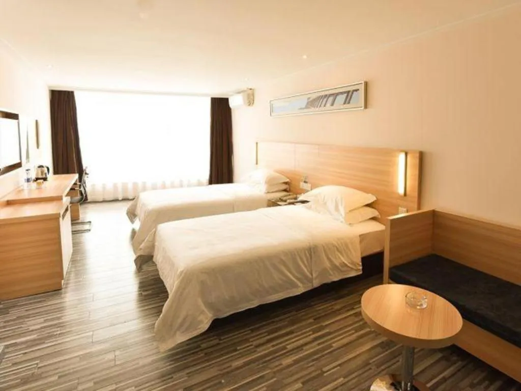 Bed in City Comfort Inn Chongqing Lianglukou Metro Station