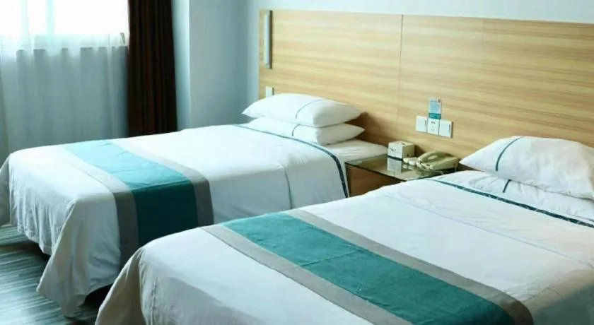 Bed in City Comfort Inn Chongqing Lianglukou Metro Station