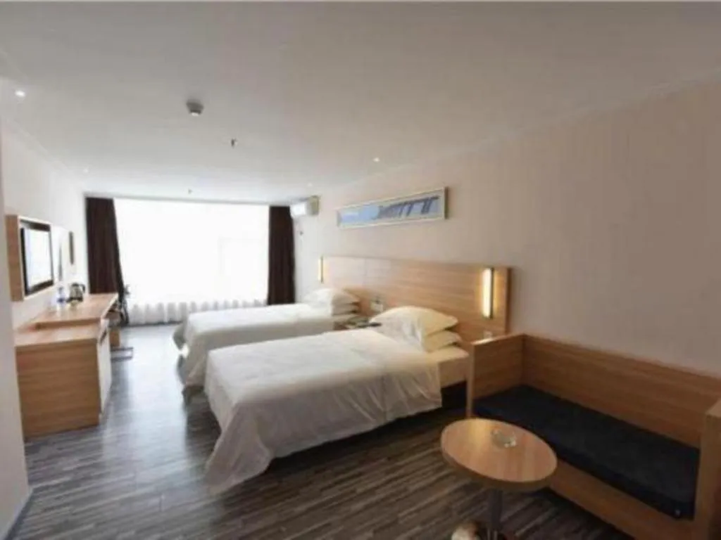 Bed in City Comfort Inn Chongqing Lianglukou Metro Station