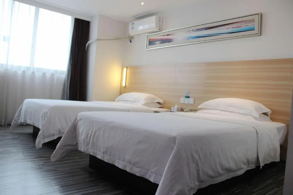 Bed in City Comfort Inn Chongqing Lianglukou Metro Station