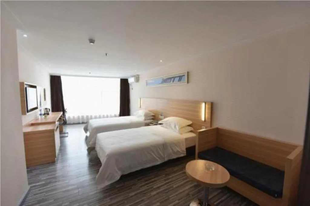 Bed in City Comfort Inn Chongqing Lianglukou Metro Station