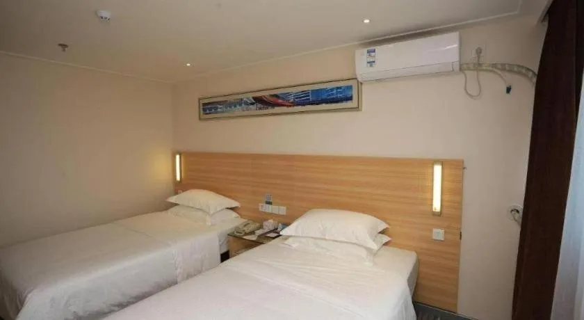 Bed in City Comfort Inn Chongqing Lianglukou Metro Station