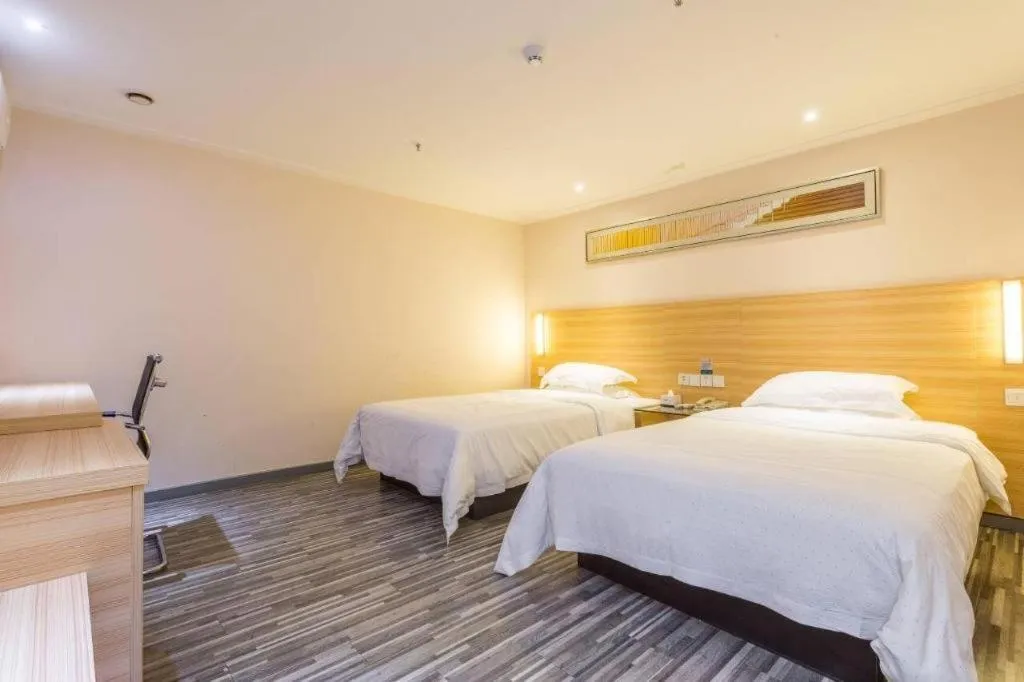 Bed in City Comfort Inn Chongqing Lianglukou Metro Station