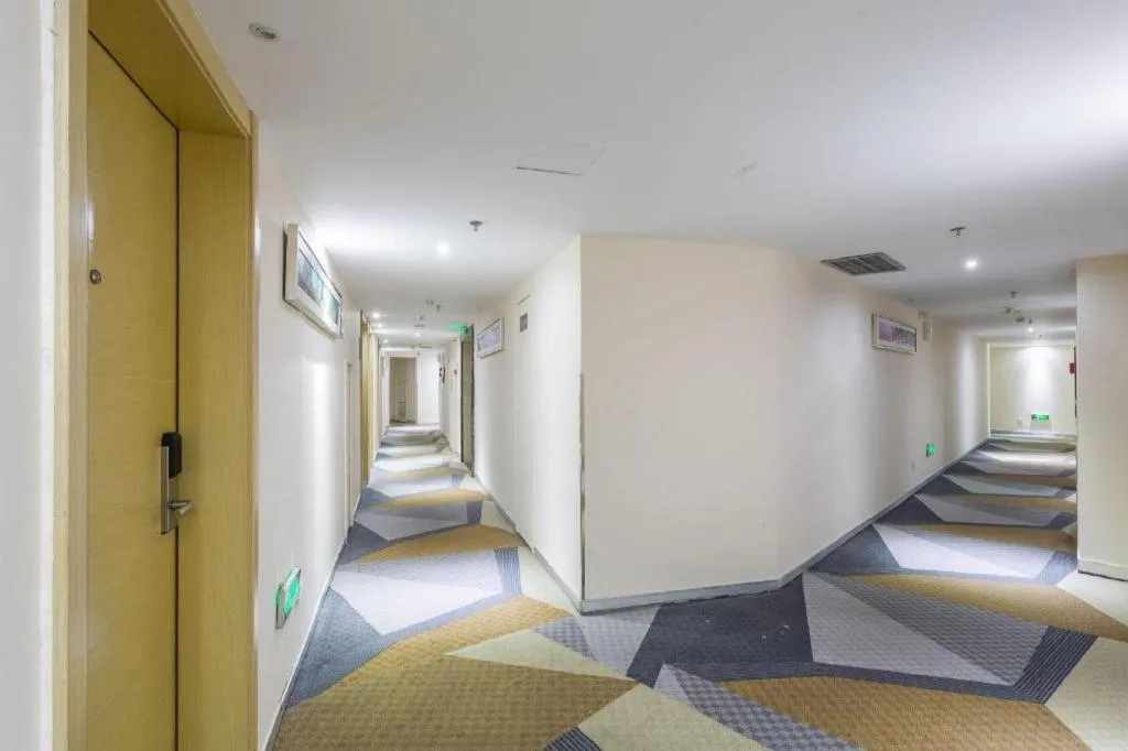 City Comfort Inn Chongqing Lianglukou Metro Station