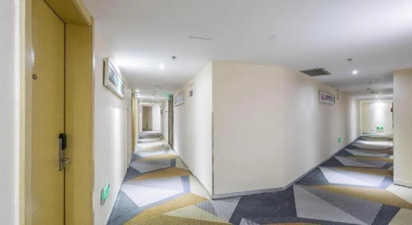 City Comfort Inn Chongqing Lianglukou Metro Station