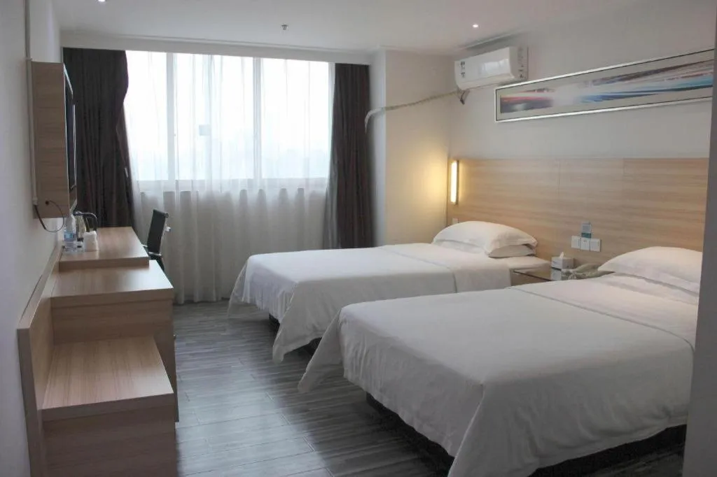 Bed in City Comfort Inn Chongqing Lianglukou Metro Station