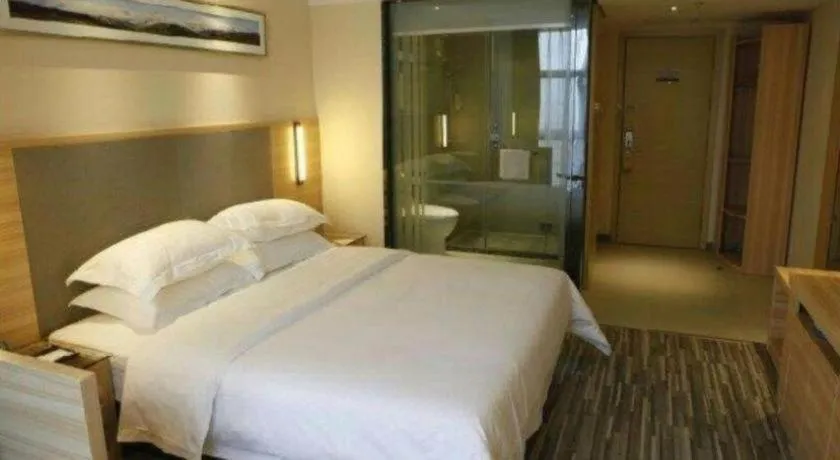 Bed in City Comfort Inn Chongqing Lianglukou Metro Station