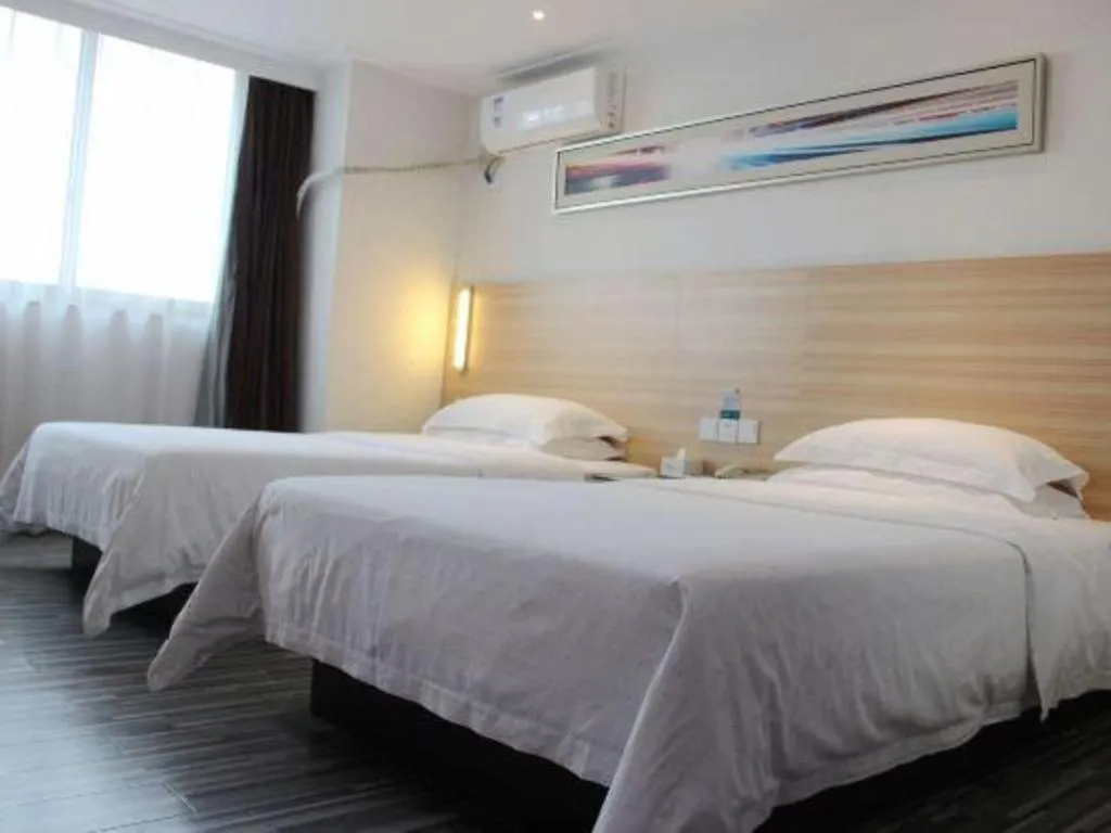 Bed in City Comfort Inn Chongqing Lianglukou Metro Station