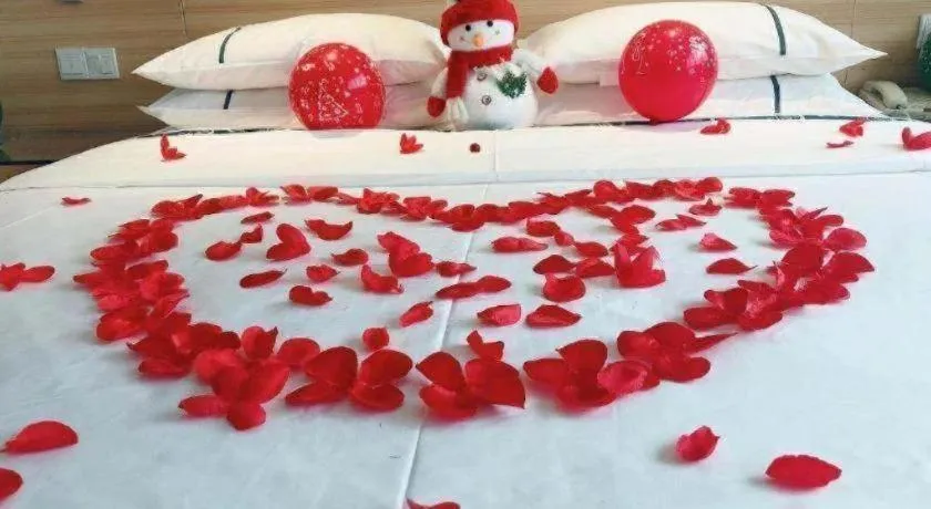 Bed in City Comfort Inn Chongqing Lianglukou Metro Station