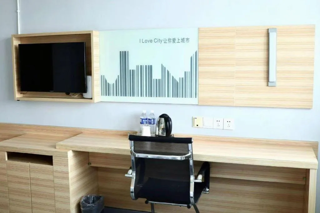 City Comfort Inn Chongqing Lianglukou Metro Station