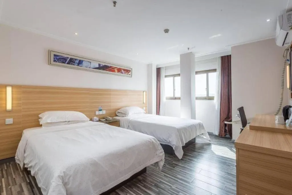 Bed in City Comfort Inn Chongqing Lianglukou Metro Station