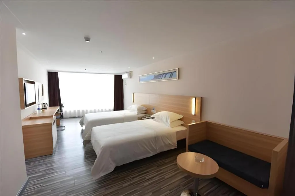 Bed in City Comfort Inn Chongqing Lianglukou Metro Station