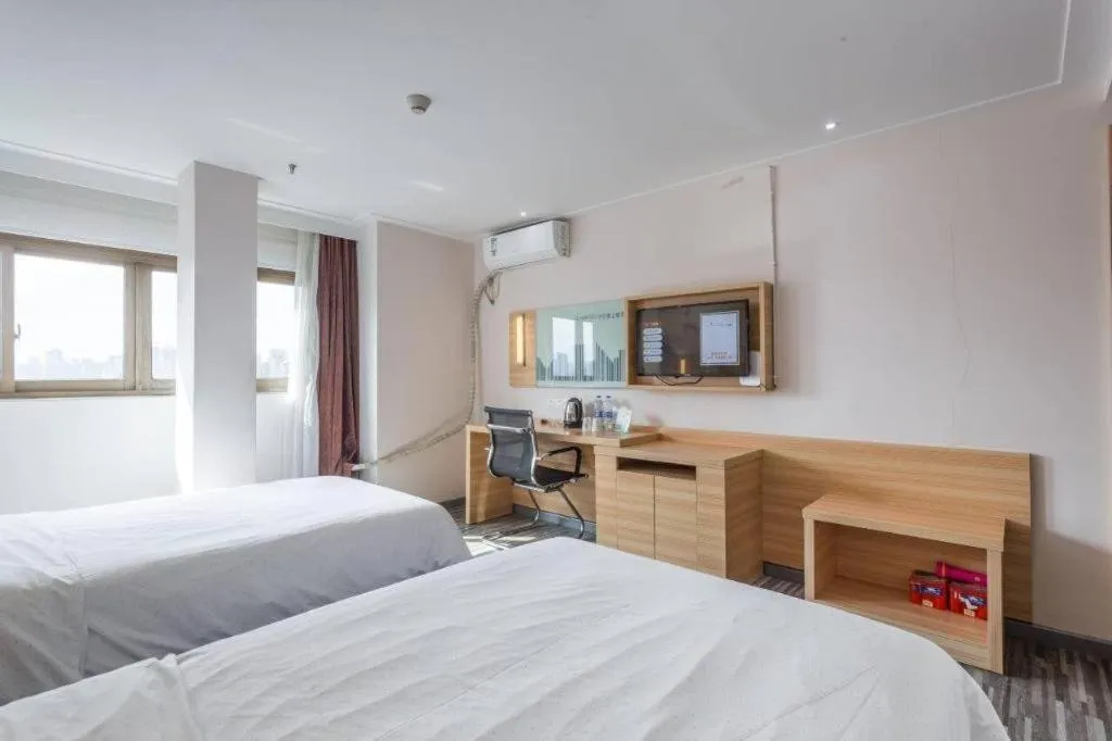 Bed in City Comfort Inn Chongqing Lianglukou Metro Station