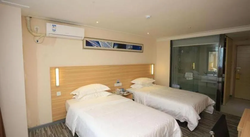 Bed in City Comfort Inn Chongqing Lianglukou Metro Station