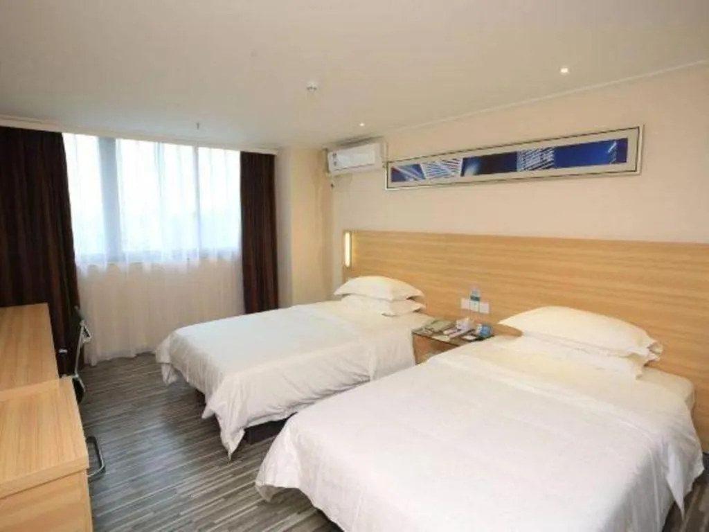 Bed in City Comfort Inn Chongqing Lianglukou Metro Station