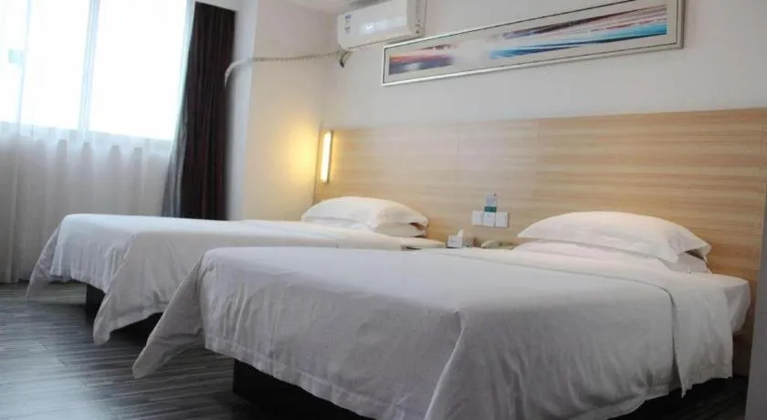 Bed in City Comfort Inn Chongqing Lianglukou Metro Station