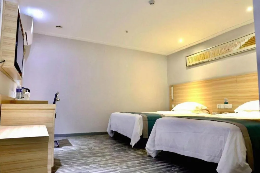 Bed in City Comfort Inn Chongqing Lianglukou Metro Station