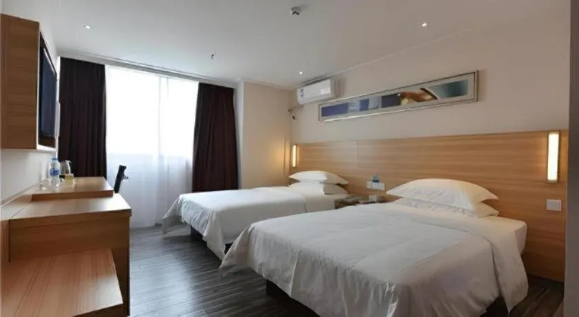 Bed in City Comfort Inn Chongqing Lianglukou Metro Station