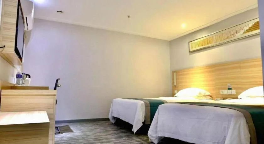 Bed in City Comfort Inn Chongqing Lianglukou Metro Station