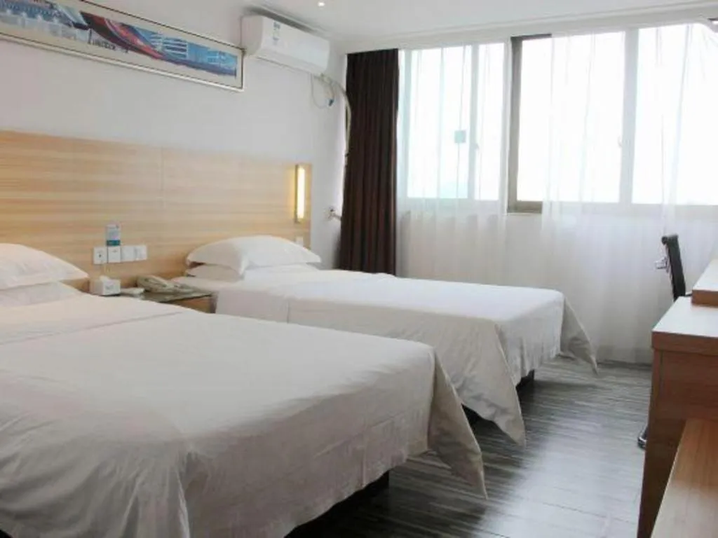 Bed in City Comfort Inn Chongqing Lianglukou Metro Station