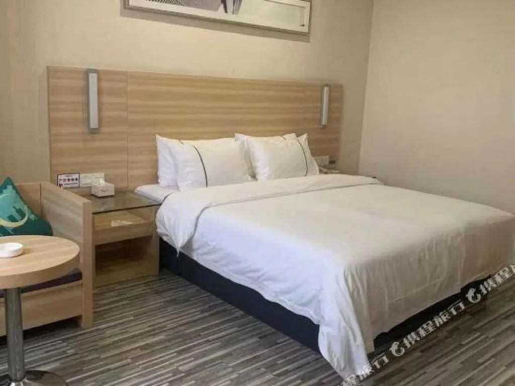 Bed in City Comfort Inn Yunfu Luoding Triumph Plaza