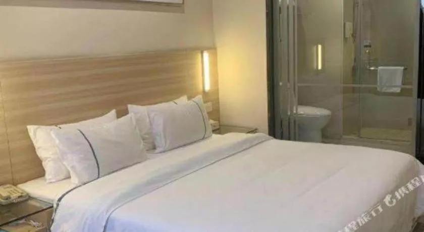 Bed in City Comfort Inn Yunfu Luoding Triumph Plaza