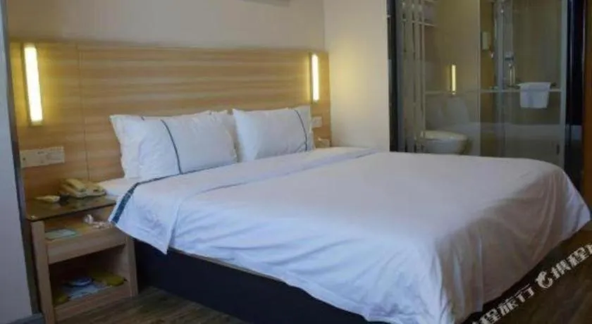 Bed in City Comfort Inn Yunfu Luoding Triumph Plaza