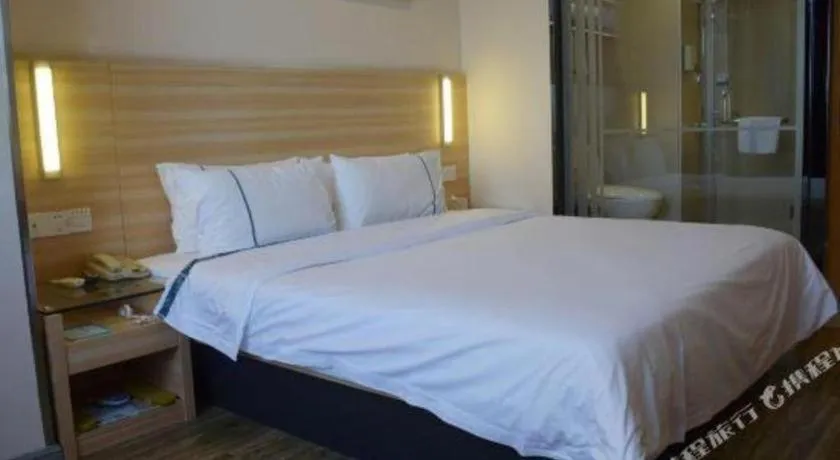 Bed in City Comfort Inn Yunfu Luoding Triumph Plaza