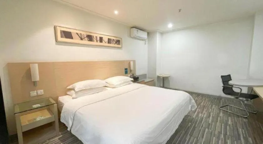 Bed in City Comfort Inn Xianning Wenquan Road Walmart Plaza