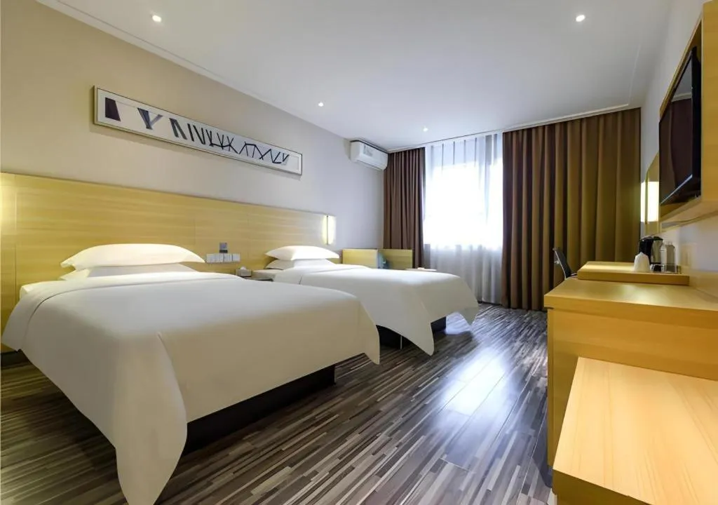 Bed in City Comfort Inn Hotel Guiyang Normal University Yangmingci Metro Station
