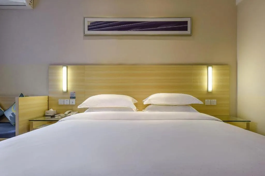 Bed in City Comfort Inn Hotel Guiyang Normal University Yangmingci Metro Station