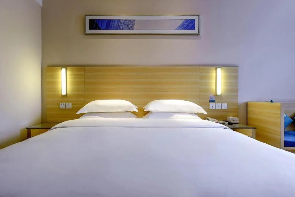 Bed in City Comfort Inn Hotel Guiyang Normal University Yangmingci Metro Station
