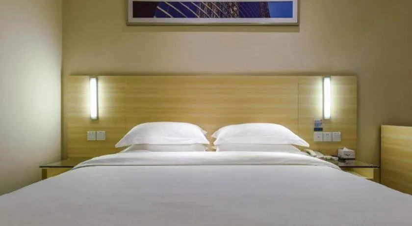 Bed in City Comfort Inn Hotel Guiyang Normal University Yangmingci Metro Station