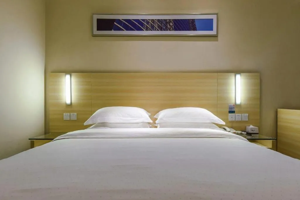 Bed in City Comfort Inn Hotel Guiyang Normal University Yangmingci Metro Station