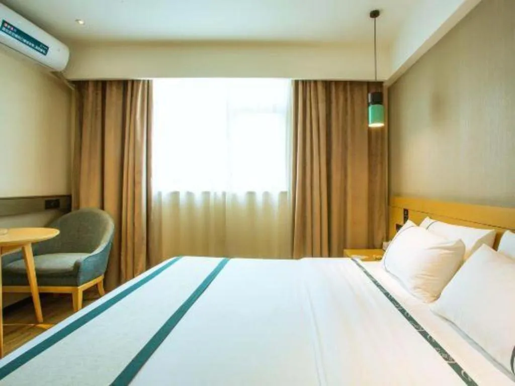 Bed in City Comfort Inn Hezhou Avenue