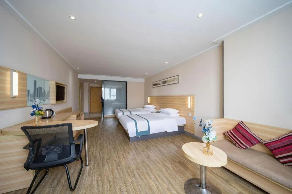 Bed in City Comfort Inn Maoming High Speed Railway Station Wenming Road