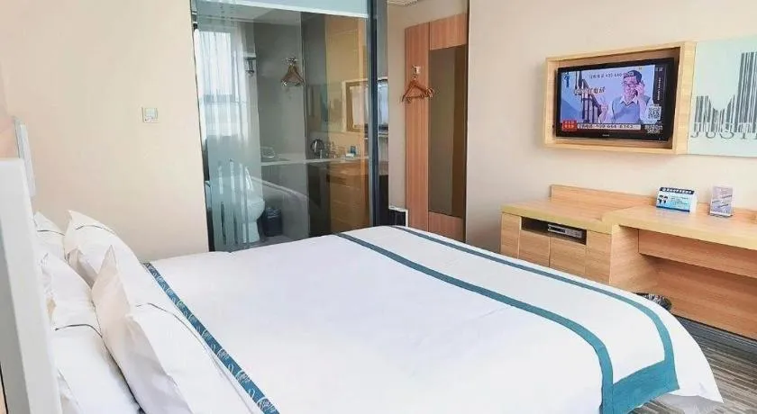 Bed in City Comfort Inn Maoming High Speed Railway Station Wenming Road